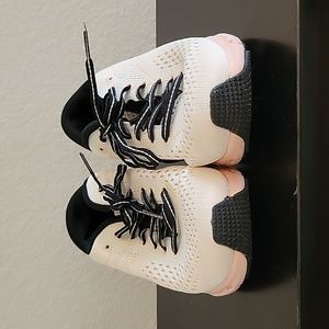 Size 6.5 white/coral Avia women's tech athletic sneaker